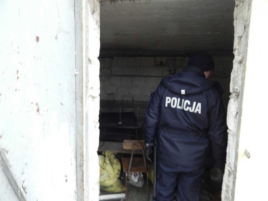 Radziejowscy policjanci sprawdzają różne dziwne miejsca, gdzie przed mrozem mogą się kryć bezdomni. Dla ich bezpieczeństwa