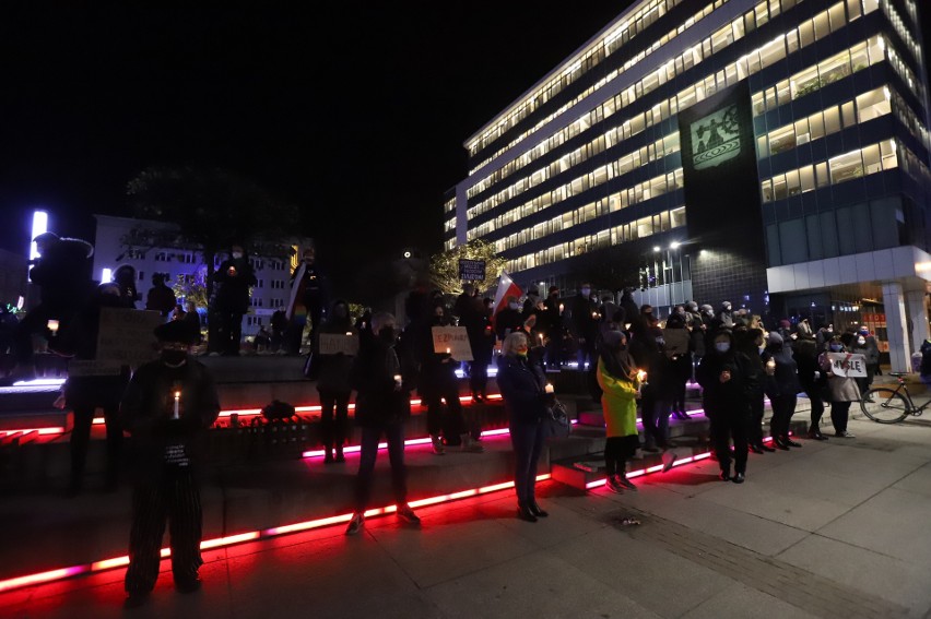 Dzisiejszy milczący protest na placu Kwiatowym w Katowicach....