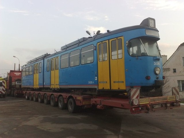 Z zewnątrz prezentował się świetnie. W środku też wyglądał czysto i solidnie. W sumie nie różni się od tych niemieckich wagonów, które już mamy.