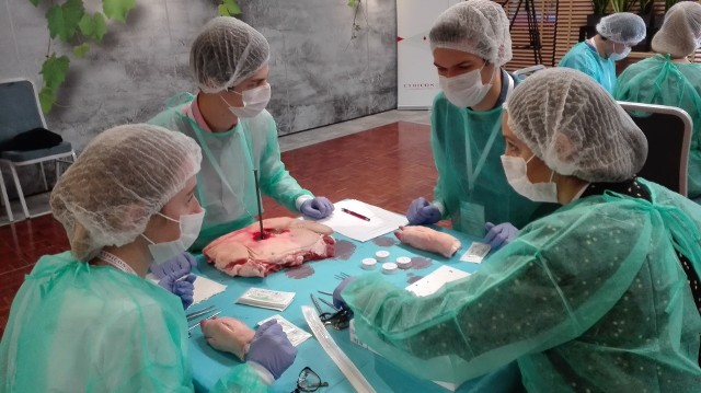 Na ostatnich Mistrzostwach Polski w Szyciu Chirurgicznym Studentów Medycyny nasi żacy zdobyli pierwsze miejsce