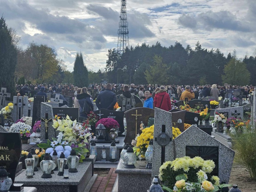 Wszystkich Świętych na cmentarzu w Połańcu. To czas, by odwiedzić groby bliskich