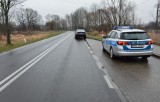 W Pruchniku 91-latek wszedł pod koła BMW. Pieszy z obrażeniami ciała został przewieziony do szpitala [ZDJĘCIA]