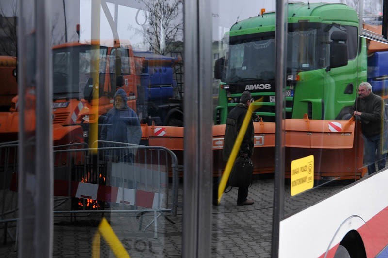 Przed halą Łuczniczka zaprezentowano sprzęt, który pomoże w...