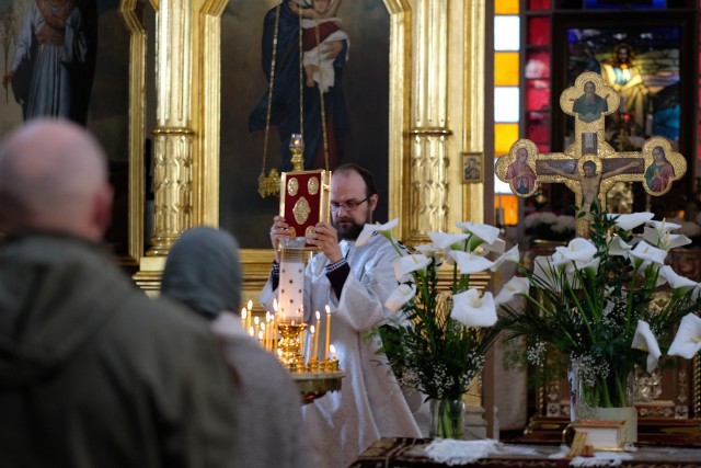 Wielkanoc 2018: Prawosławna cerkiew św. Mikołaja w Poznaniu - Liturgia Bazylego Wielkiego, poświęcenie święconek