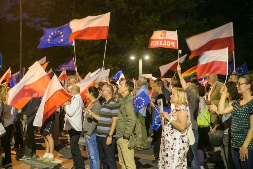 Kraków. Kolejny dzień protestów. Tym razem pod hasłem "Idziemy po trzecie VETO" [ZDJĘCIA]