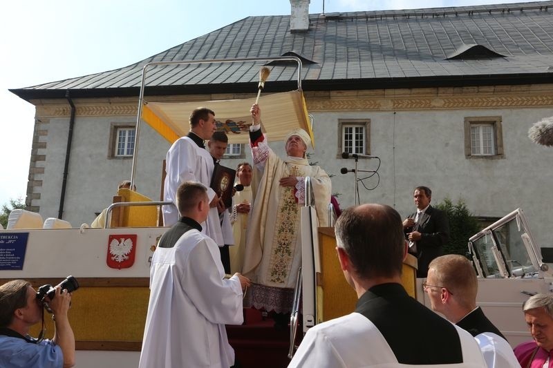 Poświęcenie odbudowanej wieży na Świętym Krzyżu