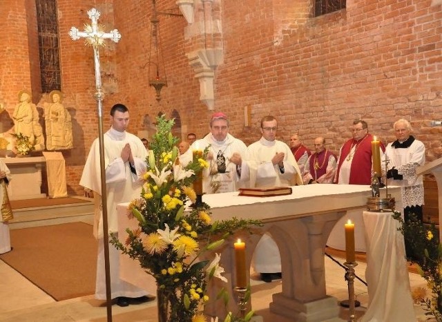 Uroczystej mszy świętej przewodniczył biskup sandomierski Krzysztof Nitkiewicz.