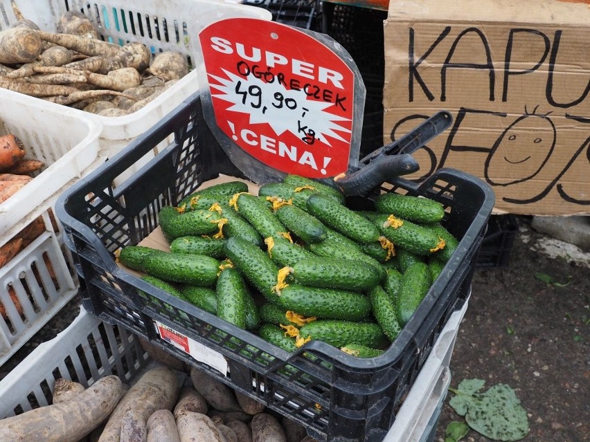 Piątek na targowisku w Koszalinie. Zobacz, co znajdziesz na stoiskach