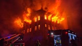 Pożar w hali produkcyjnej zakładu przy ulicy Młodzianowskiej w Radomiu. W akcji 16 zastępów straży pożarnej. Zobacz zdjęcia