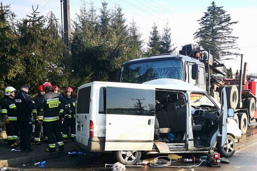 W miejscowości Bircza w pow. przemyskim bus zderzył się z TIR-em. 2 ofiary śmiertelne