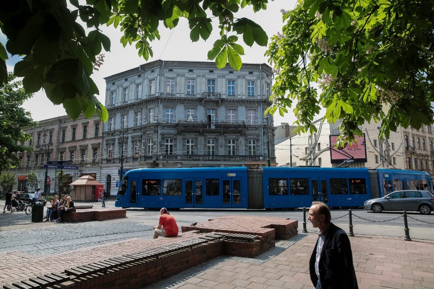 Bez wymogu zapewnienia miejsc parkingowych jest szansa na...