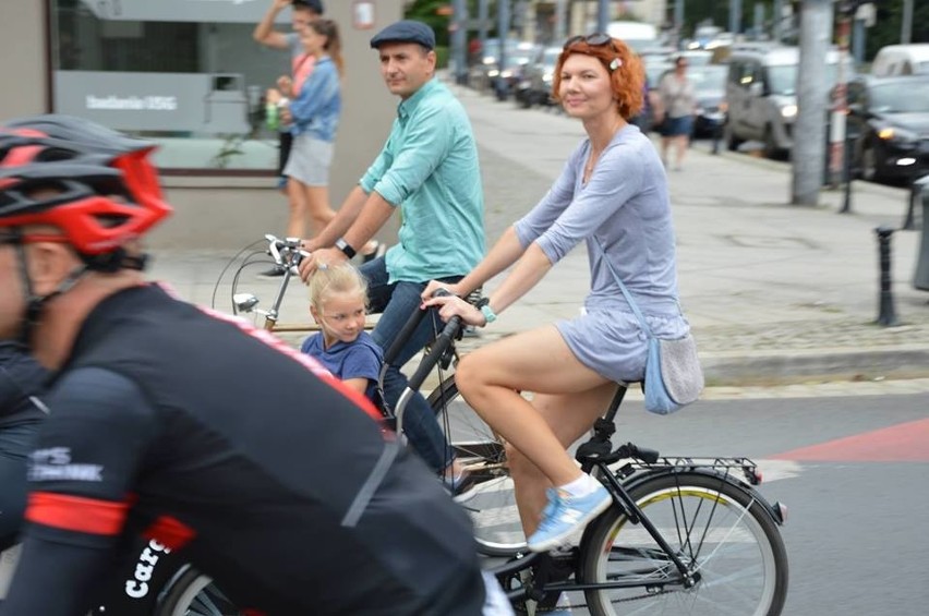 Blisko 100 cyklistów przejechało wrocławskimi ulicami [ZDJĘCIA]