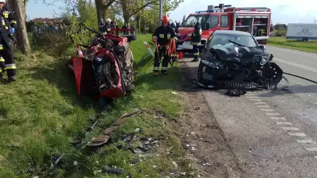 Śmiertelny wypadek w Swarzewie 1.05.2018. Kraksa czterech samochodów, jedna osoba nie żyje