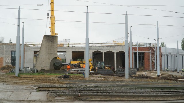 Stan zaawansowania budowy nowej zajezdni na Chocianowicach nie napawa optymizmem.