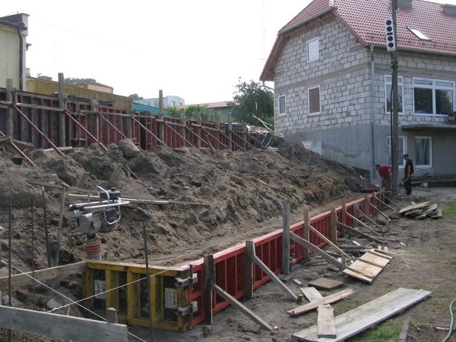 Nowa trybuna powstaje przy Domu Piłkarza. 