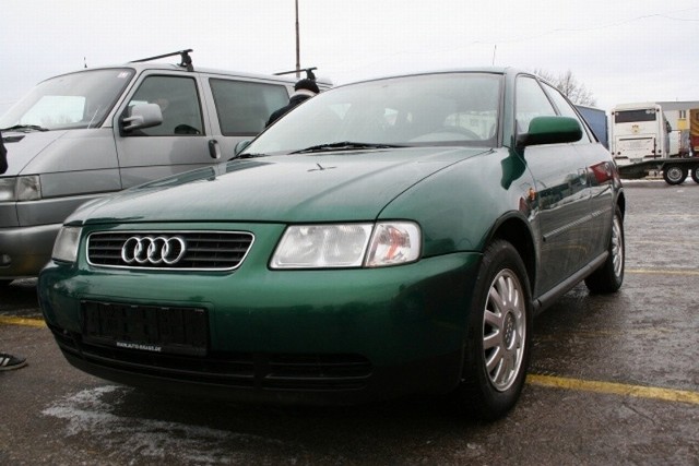 Audi A3, 1999 r., 1,9 TDI, klimatronic, elektryczne szyby i lusterka, 4x airbag, ABS, 12 tys. 700 zł;