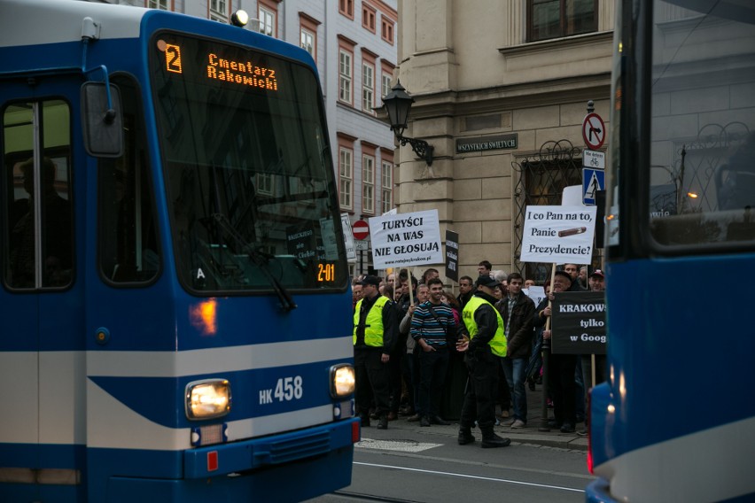 Protest na Placu Wszystkich Świętych