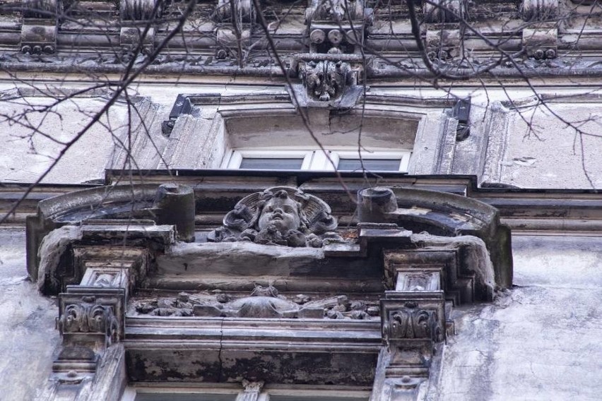 Zrujnowana kamienica w centrum Wrocławia sprzedana za miliony