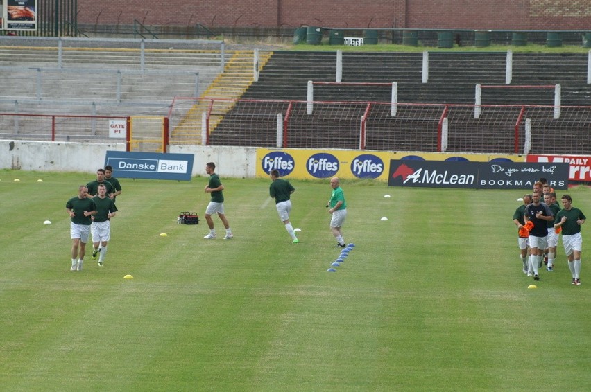 Glentoran - Donegal Celtic 3-1. Rozgrzewka piłkarzy Celticu