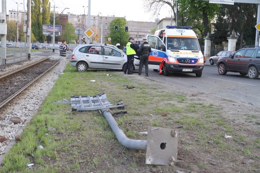 Wypadek renault na pl. Społecznym, Wrocław, 02.05.2016