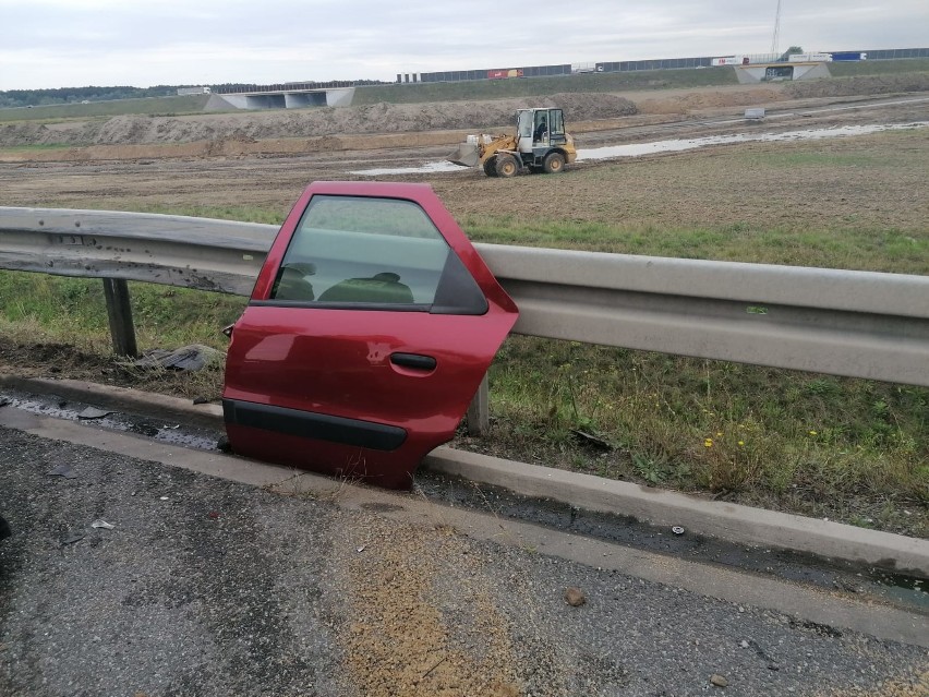 Groźny wypadek tuż pod Wrocławiem. Auto zmasakrowane