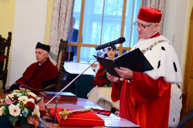 Doktorat honoris causa został nadany prof. Ludwikowi K....