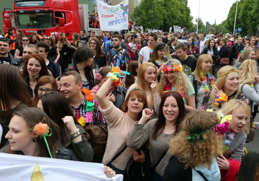 Juwenalia 2015 w Szczecinie. Studenci przeszli ulicami...