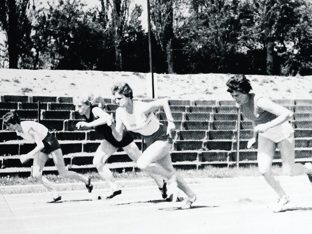 Halina Richter-Górecka (druga z prawej) przygodę ze sportem zaczęła na stadionie AKS Chorzów