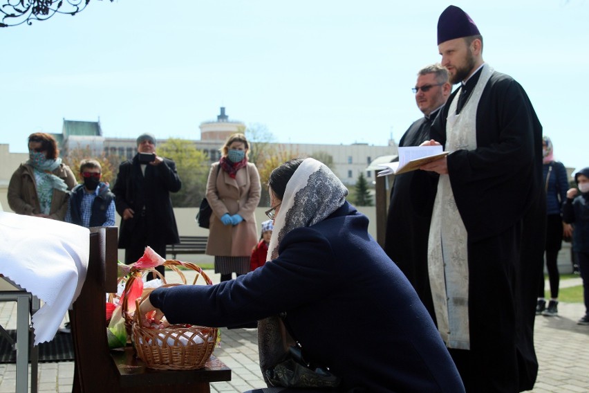 Prawosławni świętują Wielkanoc: Błogosławienie pokarmów w lubelskiej cerkwii