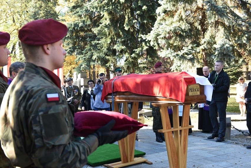 Nowy Sącz. Tłumy sądeczan na powtórnym pochówku gen. Bronisława Pierackiego