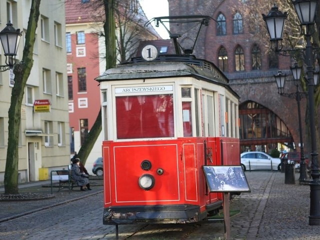 Tramwaj na ul. Nowobramskiej niszczeje. Jak długo jeszcze? 