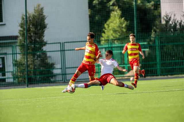 III liga piłkarska. Wissa - Polonia Warszawa, Wikielec - Jagiellonia II. Rywale są bez wyjścia.