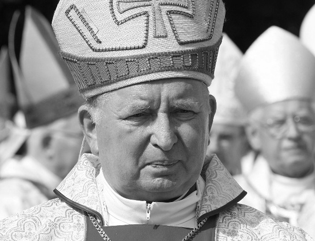 Biskup Kazimierz Ryczan zmarł w wieku 78 lat. Uroczystości pogrzebowe odbędą się w poniedziałek i we wtorek.