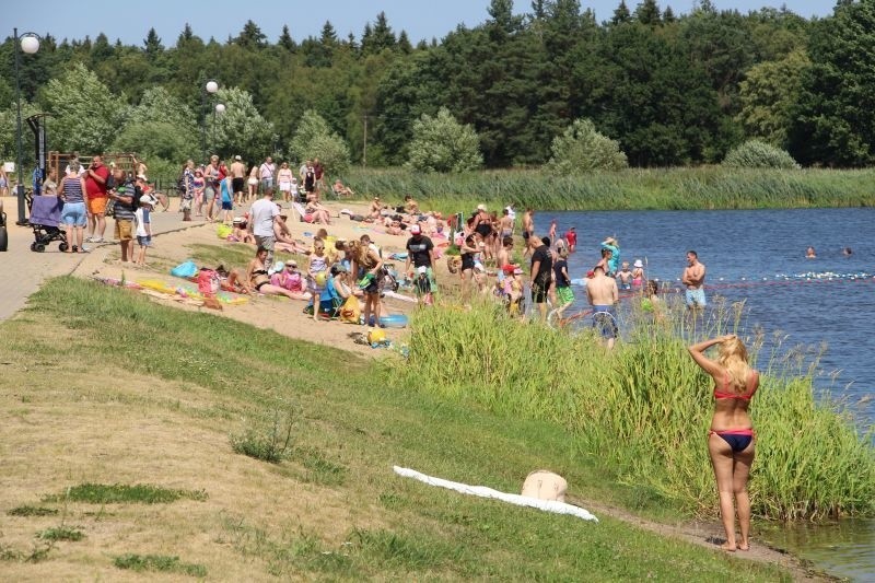 Supraśl. Tłumy na plaży. Mieszkańcy korzystają z rekordowych upałów (zdjęcia, wideo)