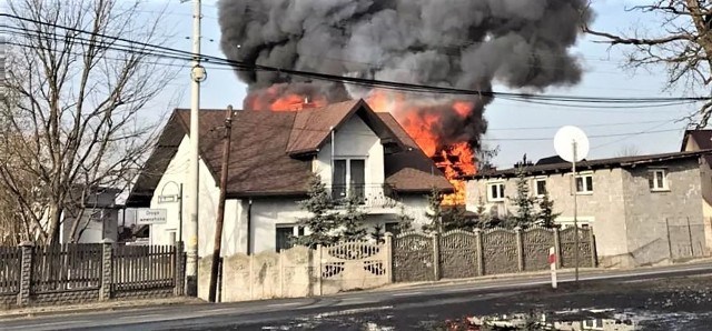 Pożar domu w Kluczach przy ulicy Bolesławskiej