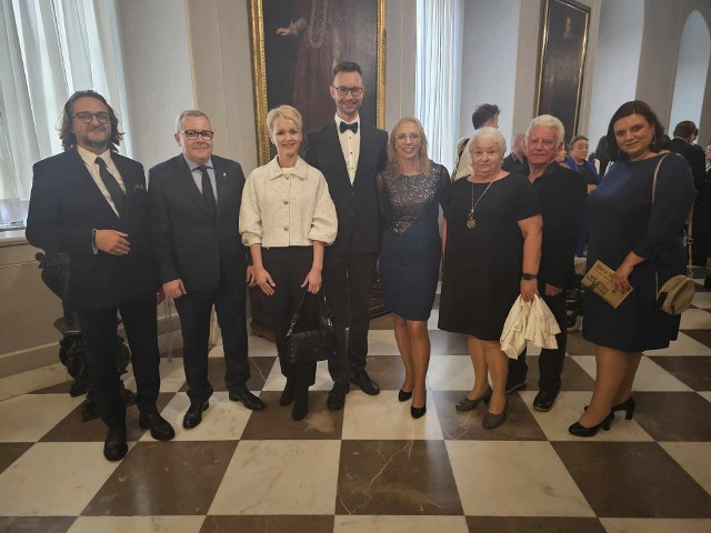 Prezydent Nowej Soli Jacek Milewski, wiceprezydent Karina Jarosz razem ze współpracownikami wzięli udział w uroczystej gali w Warszawie