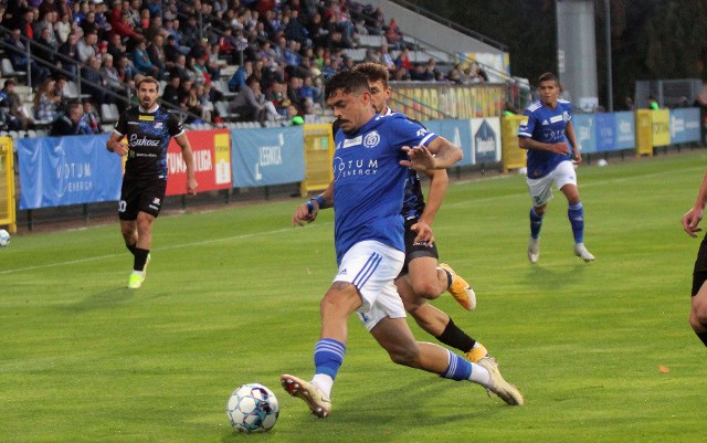 Piłkarze Miedzi Legnica podejmą Sandecję Nowy Sącz, choć formalnie będą gościem.