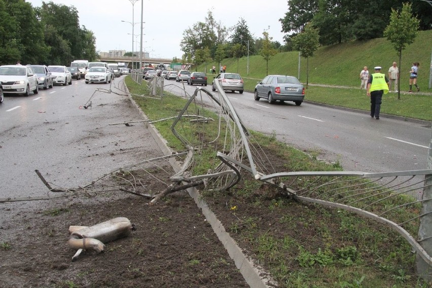 Wypadek w Kielcach. Roztrzaskane trzy auta na alei Solidarności 