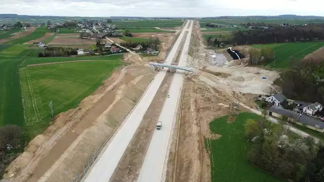 Trwa budowa odcinka trasy S7 Miechów - Szczepanowice.