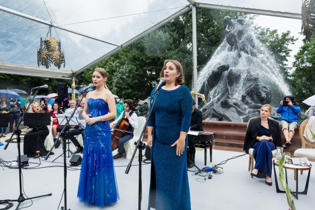 Na otwarcie festiwalu, wybrano występ w wykonaniu "Sopranowego Tria. Bellcanti Opera Girls".