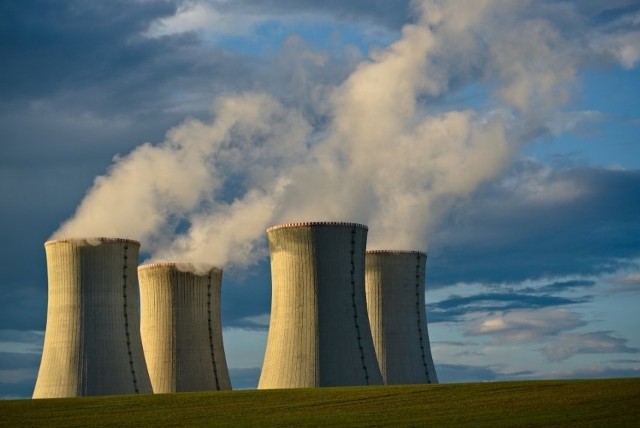 Czy KO zastopuje plan budowy elektrowni atomowej w Polsce?
