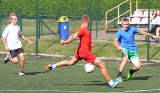Młodzi piłkarze strzelali na Orliku – turniej dzikich drużyn w Busku
