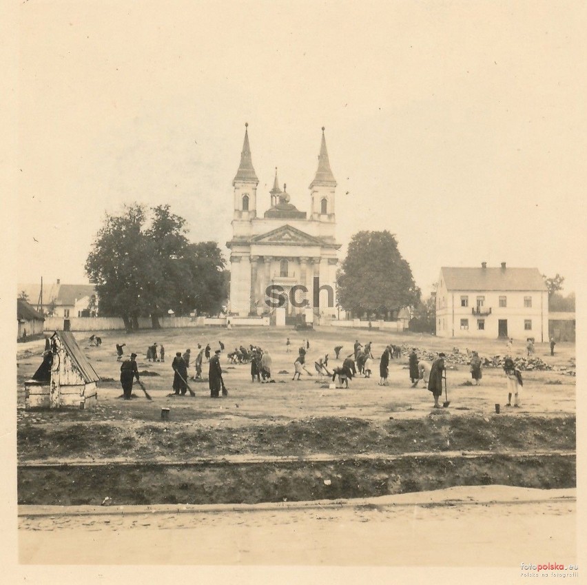 Wrzesień 1939 roku. Kościół św. Jana Nepomucena i św....