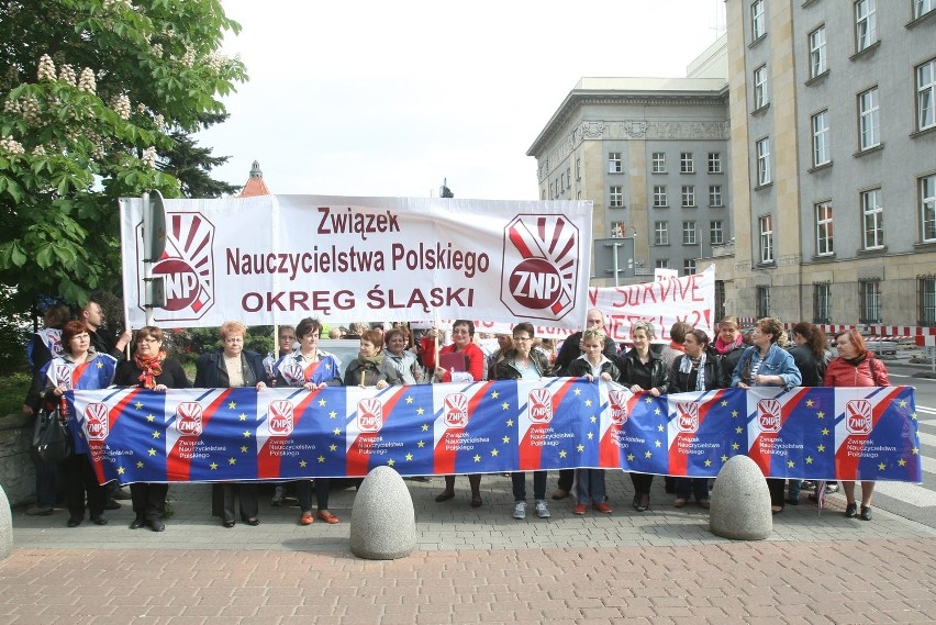 Protest pracowników przed Europejskim Kongresem Gospodarczym...