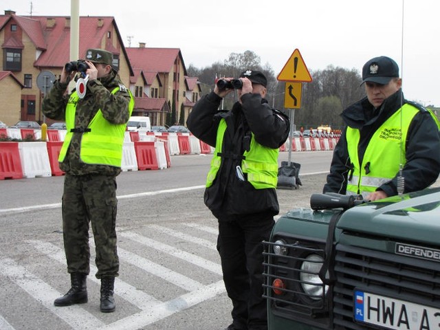Straż graniczna w Lipsku zatrzymała dwóch Polaków. Peugeot 508 był kradziony