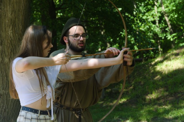 W trakcie niedzielnej imprezy na zamku w Iłży będzie można nauczyć się między innymi strzelać z łuku.
