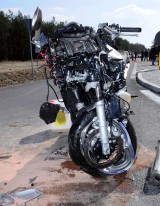 Tragiczny wypadek motocyklisty na krajowej "15". Policja szuka świadków