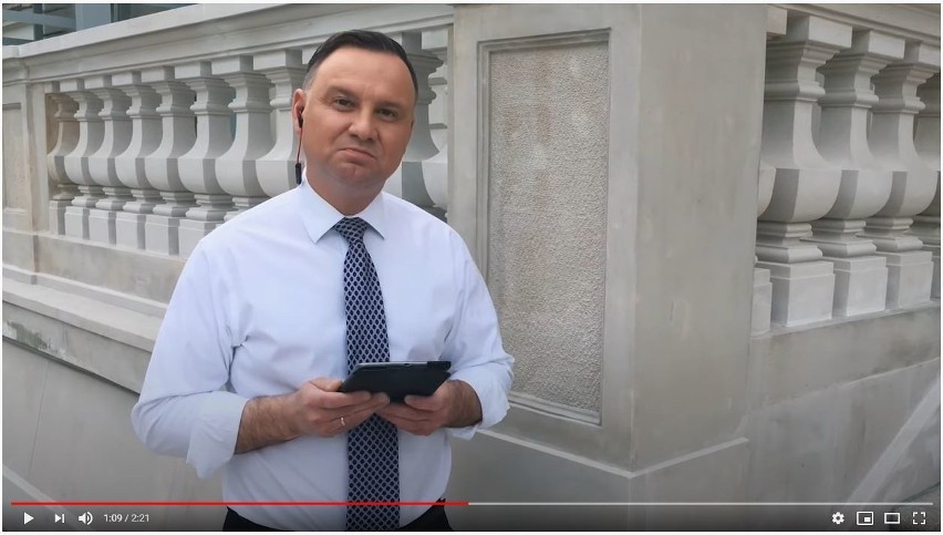 Andrzej Duda rapuje! Prezydent włączył się do akcji Hot 16 Challenge 2 i zamienił w hip-hopowca. Jak wypadł w tej roli? [WIDEO, SŁOWA]