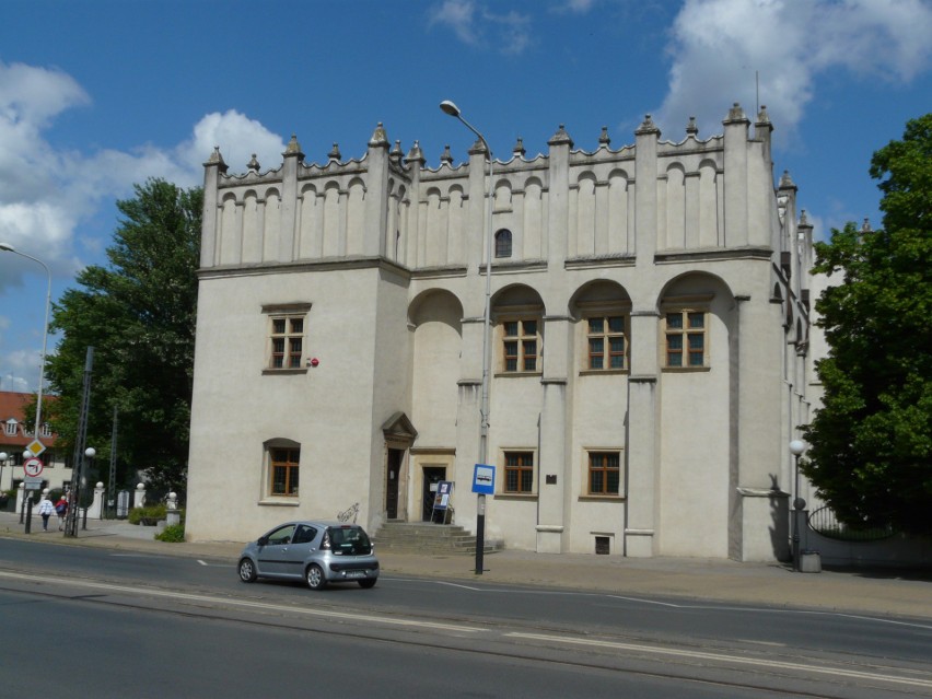 Renesansowy dwór obronny kapituły krakowskiej w Pabianicach,...