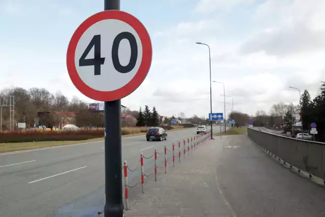 Jazda z prędkością o 10-20 km/h większą od dopuszczalnej staje się często dla kierowców rutyną.